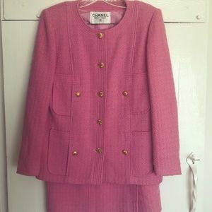 Impeccable Pink ✨Chanel✨ Tweed Jacket & Skirt Set